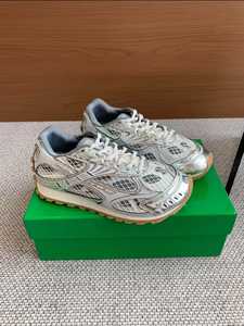 รองเท้าดีไซเนอร์ Bottegas Venetas Orbit Low-top รองเท้าวิ่งลำลองสีเงินสไตล์เรโทร รองเท้ากีฬาแฟชั่น รองเท้าเดินทันสมัย - Product Image 3