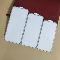 Le film trempé en verre triple résistance antibactérien anti-poussière anti-lumière bleue incolore convient à Apple iPhone 17 Pro Max