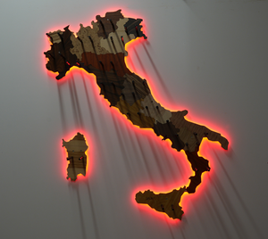 Portabottiglie leggero colorato In legno naturale di forma italiana Made In Italy per mobili da ristoranti di fascia alta - Product Image 4