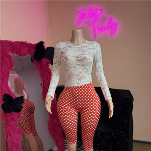 Tuta da <span class=keywords><strong>donna</strong></span> con stampa a pois primaverili, top con volant, top con maniche a <span class=keywords><strong>3</strong></span>/<span class=keywords><strong>4</strong></span> e <span class=keywords><strong>pantaloni</strong></span> capri, set da <span class=keywords><strong>3</strong></span> pezzi - Product Image 2