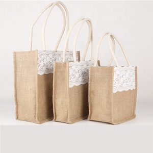 Bolsa de encaje de cáñamo a la moda al por mayor, bolsa de compras de yute promocional con impresión de logotipo, bolsa de compras de arpillera de encaje para regalo - Product Image 2