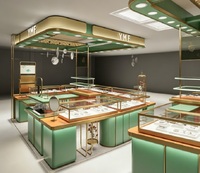 Vitrine de luxe de style chinois vert et or, présentoir en verre haut de gamme pour la vente de bijoux haut de gamme