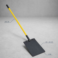 Lampe de lutte contre l'incendie légère de 2,1 kg avec manche en fibre de verre, poignée en caoutchouc, battage en caoutchouc FR de 30x30 cm, épaisseur 4 mm pour la lutte contre l'incendie
