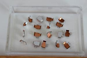 <span class=keywords><strong>Pièces</strong></span> de machines suisses usinées CNC en alliage <span class=keywords><strong>d</strong></span>'aluminium avec connecteurs plaqués <span class=keywords><strong>or</strong></span> Broches en cuivre pour les services de micro-usinage - Product Image 3