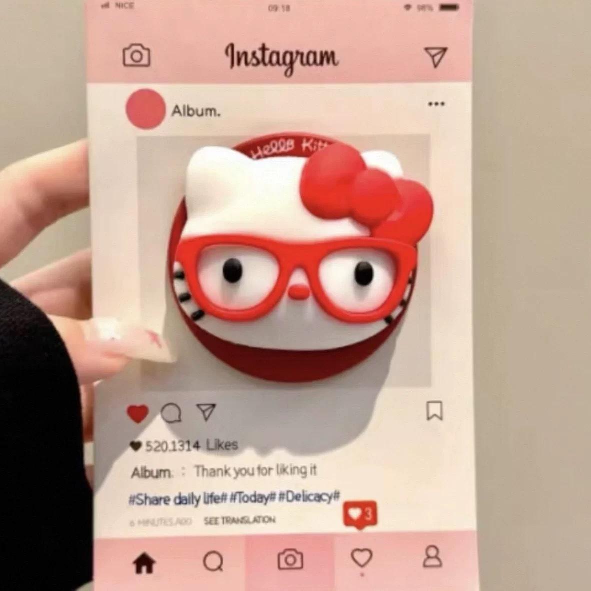 Gato de silicona con fondo rojo con gafas