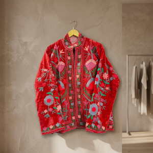 Chaqueta Kimono de Terciopelo Rojo Estilo Vintage Indio con Bordado Floral, Chaqueta Suzani Hecha a Mano con Trabajo Crewel, Abrigo para Mujer - Product Image 4
