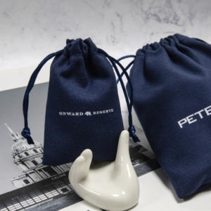 Pochette à cordon en velours vert clair personnalisée avec logo en relief pour colliers, bagues, lunettes, montres - Taille et couleur personnalisées - Product Image 2