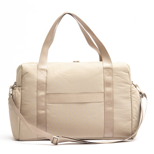 Grand sac de sport matelassé pour la gym, sac de week-end pour activités de plein air, sac à main personnalisé avec logo OEM pour femme, sac de pickleball - Product Image 5