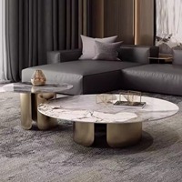 Table basse ronde en dalle de roche nordique simple, gain de place, avec matériau en bois écologique
