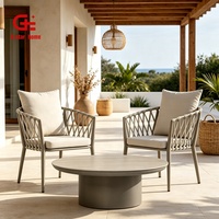 Chaise de salle à manger d'hôtel moderne en aluminium avec coussins en mousse écologique, mobilier imperméable et confortable pour l'extérieur, chaise de jardin tressée