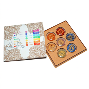 Vente en gros de gravier de cristal naturel, pierres de guérison, ensemble de chakras, boîte en bois sculptée et gravée, kit de 7 pierres de chakra pour la méditation - Product Image 1
