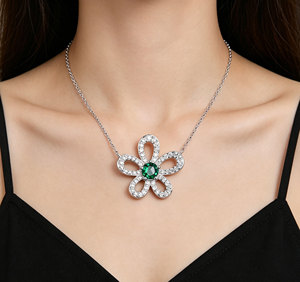 Émeraude cultivée en argent 925, brillante, en forme de fleur romantique, collier cadeau surprise pour filles L - Product Image 6