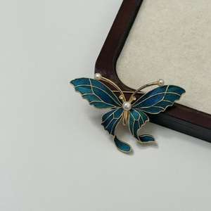 เข็มกลัดผีเสื้อสไตล์วินเทจ - เครื่องประดับแมลงย้อนยุคฝังคริสตัลสำหรับผู้หญิง - Product Image 4