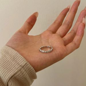 Bague d'éternité Dylam Designer en argent sterling 925 avec surface givrée et zircon cubique 5A pour femme – Nouvelle collection de bijoux fins et élégants - Product Image 6