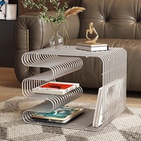 Estante Metálico Minimalista Moderno - Organizador Versátil de Pared o Suelo para Sala de Estar, Mesa de Centro, Lateral de Sofá o Mesa de Noche