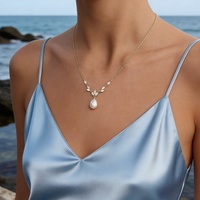 Bijoux de mariage, cadeau de mariée, cadeau de Noël, collier délicat en imitation perle d'eau douce avec feuille d'or et diamants