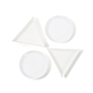 Plateau à bijoux triangulaire en plastique blanc avec rangement pour strass, pour présentation de nail art et de perles, formes rondes et triangulaires - Product Image 5