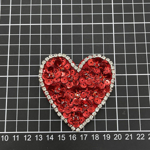 Parche <span class=keywords><strong>de</strong></span> <span class=keywords><strong>fieltro</strong></span> con forma <span class=keywords><strong>de</strong></span> corazón y flores bordadas con cuentas <span class=keywords><strong>de</strong></span> cristal, accesorios <span class=keywords><strong>de</strong></span> costura para ropa, reparación DIY, insignia para sombrero y bolso, estilo bordado - Product Image 3
