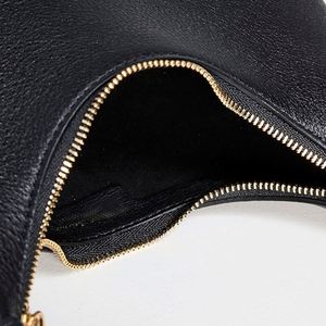 กระเป๋าหนังสีดำแบบมินิโฮโบกันน้ำ แฟชั่นกระเป๋าสะพายไหล่แบบมีซิป น่ารัก พกพาสะดวกสำหรับเดินทาง ฤดูหนาว ฤดูใบไม้ร่วง - Product Image 3