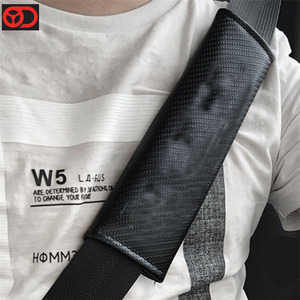 Coussinets de <span class=keywords><strong>ceinture</strong></span> de sécurité universels en fibre de carbone OUDI de qualité supérieure avec logo personnalisé Modèle OD-SBC53 - Product Image 5