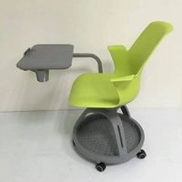 Chaise d'étudiant ergonomique contemporaine en plastique écologique pour l'université et l'école, avec tablette réglable en hauteur et roulettes