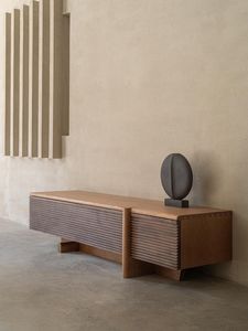 Mueble de TV de Madera Maciza Natural de Nogal Negro, Fabricado en China, Listo para Enviar, Embalaje para Envío Incluido - Product Image 2