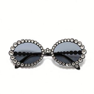 <span class=keywords><strong>De</strong></span> diamantes <span class=keywords><strong>De</strong></span> imitación <span class=keywords><strong>De</strong></span> <span class=keywords><strong>lujo</strong></span> gafas <span class=keywords><strong>De</strong></span> Sol <span class=keywords><strong>De</strong></span> las mujeres oval diamante bling gafas <span class=keywords><strong>De</strong></span> Sol <span class=keywords><strong>De</strong></span> la marca <span class=keywords><strong>De</strong></span> moda mujer tonos redondo oculos <span class=keywords><strong>De</strong></span> Sol - Product Image 3