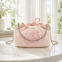 Sac bandoulière tricoté à cordon de serrage avec logo brodé, sac à main coloré et mignon tissé avec chaîne pour femme, idéal au quotidien