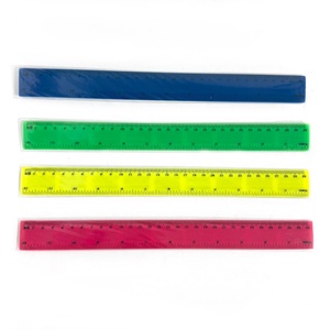 Regla Recta de Plástico de 30 cm/12 Pulgadas con Tabla de Multiplicar, Personalizable con Logotipo, para Niños Escolares, Marca Surwin - Product Image 1