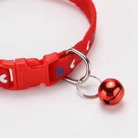 Collier pour animaux de compagnie en polyester imprimé motif cœur tricolore avec clochette, accessoires de promenade extérieure pour chats et chiens