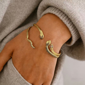 Bracciale a Polsino Vintage Placcato Oro con <span class=keywords><strong>Serpente</strong></span>, Design Retrò con Squame e Occhio di Cristallo, Bracciale Aperto Regolabile per Donna - Vendita Calda - Product Image 1