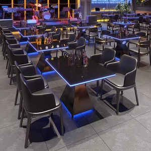 Juego de Mesa y Sillas de <span class=keywords><strong>Bar</strong></span> de Madera Maciza Estilo Vintage con Iluminación para Uso Comercial en Cafeterías y Restaurantes - Product Image 4