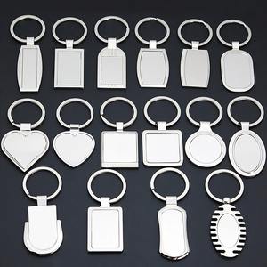 พวงกุญแจโลหะลายดนตรีวินเทจ เคลือบแข็ง ทำจากโลหะผสมสังกะสี รูปทรงกีตาร์แบบกำหนดเอง - Product Image 1