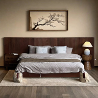 Lit plateforme en bois massif à profil bas, personnalisable, écologique, moderne et minimaliste, idéal pour hôtel, appartement ou maison d'hôtes