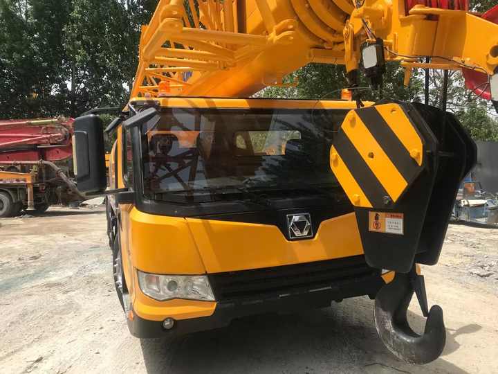 China Used Hydraulic Lifting Truck 25tons Lifting Truck Mobile Lifting Car