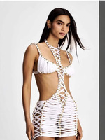 Robe moulante mini en dentelle blanche à lacets et découpes, avec accents dorés, en crochet, pour femme, collection 2026, idéale pour les soirées sexy