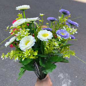 Fiori Artificiali Direttamente dalla Fabbrica, Ranuncoli in Tessuto Fatti a Mano, 5 Teste, Facilmente Riutilizzabili, Decorazione Casa, Natale, Personalizzabili - Product Image 2