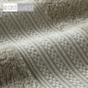 Toalla de Baño EastWest de Alta Calidad, 600gsm, 100% Algodón Orgánico, Tejido de Rizo, Color Sólido, Hipoalergénica, Ecológica, 5 Estrellas - Product Image 3