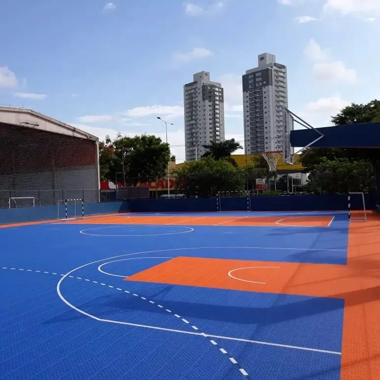 Dış mekan basketbol sahası döşemesi inşa nihai uzay için basketbol tenis ve daha fazla hava koşullarına dayanıklı PP karo