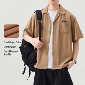 เสื้อเชิ้ตแขนสั้นผู้ชายราคาประหยัดจากผู้ผลิต สไตล์ลำลองสำหรับฤดูร้อน สีกากี ปกคอปก ติดกระดุม มีกระเป๋า เสื้อทรงหลวมทันสมัย รุ่น TKAN856 - Product Image 1