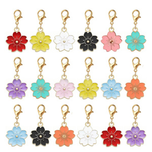 Lote de llaveros <span class=keywords><strong>y</strong></span> colgantes florales de flor de cerezo rosa esmaltada, estilo Sakura, para accesorios de marcadores de punto de ganchillo hechos a mano - Product Image 2