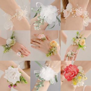 Bouquets de poignet pour demoiselles d'honneur, accessoires de robe de soirée sur le thème de la forêt pour fête de remise de diplôme, avec une touche haut de gamme - Product Image 2