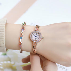 Montre élégante pour femme, mini, bracelet en alliage scintillant, mouvement à quartz - Product Image 1