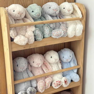 Peluche Lapin Moelleux avec Gâteau - Adorable Lapin aux Oreilles Tombantes Tenant un Gâteau d'Anniversaire, Peluche de Soutien Émotionnel et Cadeau - Product Image 4