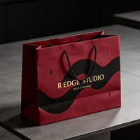 Sac en papier cartonné personnalisé avec logo estampé à chaud, poignée en corde, sac cadeau de luxe pour boutique de cosmétiques