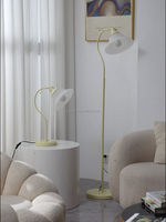 Nouvelle lampe de table LED simple et moderne pour la maison, idéale pour le salon