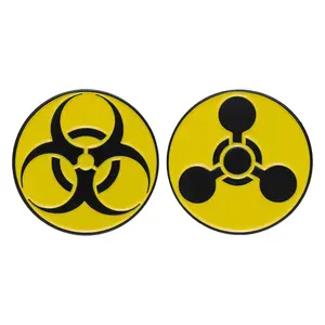 Stok özelleştirilmiş radyasyon sembol emaye Pin biyokimyasal belirteçleri broşlar sarı uyarı işareti yaka rozeti toplamak sırt çantası şapka C