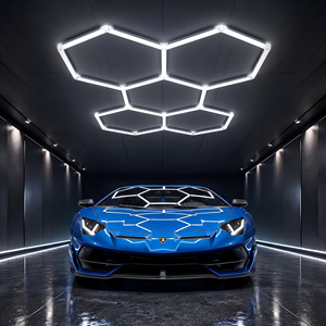 Luminaire LED hexagonal personnalisé pour garage, haute luminosité, connectable, lampe de plafond en grille nid d'abeille pour atelier de carrosserie automobile, salle de detailing automobile - Product Image 1