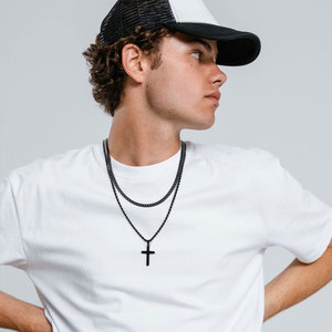 Collier pendentif croix minimaliste en acier inoxydable plaqué or 14k 18k, résistant à l'eau et au ternissement, pour femmes et hommes - Product Image 3