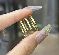 Massive 18K Gold Stapelbare Ringe für Frauen Kompass Facettiert Strukturierter Fingerring Feiner Schmuck Großhandel Maßgefertigte Goldringe